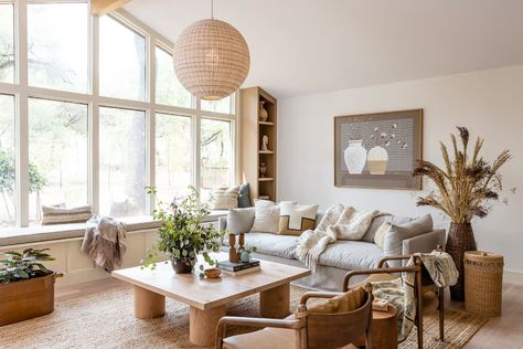 California Cottage posted by Colossus Mfg. (31 Photos) - Dwell Light Wood Coffee Table, Neutral Palate, Room Aesthetic Decor, Home Decor With Plants, California Cottage, Oversized Coffee Table, Plants Living Room, Oak Bookshelves, Decor With Plants