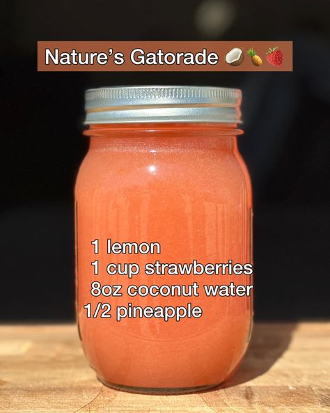 Homemade Gatorade, Healthy Juicer Recipes, Natural Electrolytes, Healthy Juice Drinks, Juicy Juice, Strawberry Juice, Juicer Recipes, Electrolyte Drink, Peach Juice