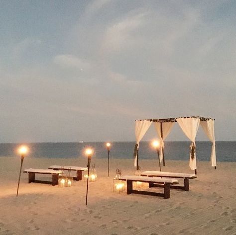 Small Beach Weddings, Beach Wedding Locations, Beach Wedding Ideas, Beach Wedding Decorations Reception, Simple Beach Wedding, Wedding Setup, Beach Wedding Centerpieces, Beach Theme Wedding Invitations, Beach Wedding Flowers