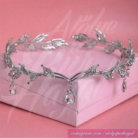 Quinceanera Outfit, Greek Leaves, Crystal Princess, Crystal Crown Tiaras, قلادات متدلية, Luxury Hair Accessories, Princess Bridal, Crown For Women, Silver Tiara