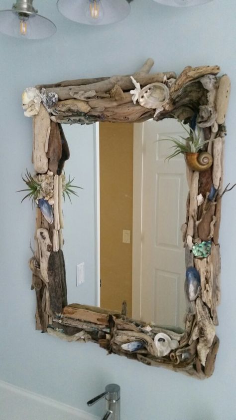 Drift Wood Picture Frames, Driftwood Frame Diy, Driftwood Frames Ideas, Diy Beach Mirror, Unique Mirror Frame Ideas, Creative Mirror Frame Ideas, Fresh Home Decor, Beach Mirror, Diy Driftwood