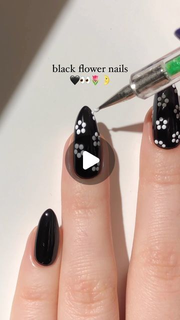 Paula 💅🏻🌙💗 on Instagram: "black & white flower nails! 🖤🌷☁️✨ as someone who LOVES both the colour black AND floral nail designs, this mani is literally perfect for me haha <3 — using: • @melodysusie_official  black gel polish “Black Abyss” 🖤 white gel polish “Snow White” 🤍 gel top coat  • use my code paular12 for 12% off! 💸 #flowernails #blacknails #blackandwhite #nailart #springnails #nailarttutorial #floralnails #nailinspo #naildesign #diynails #nails2inspire #reels" Black Nails With Flowers, Black Flower Nails, Black Floral Nails, White Flower Nails, Black Gel Polish, White Gel Polish, Fresh Nails, Black Gel Nails, Black White Nails