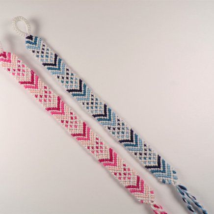 Fishbone Friendship Bracelet, Dolphin Bracelet Pattern, Basic Friendship Bracelet Pattern, Friendship Bracelets Butterfly, Pink Friendship Bracelet Pattern, Chevron Friendship Bracelets Colors, Normal Friendship Bracelet Patterns, How To Read Bracelet Patterns, Bracelet Bresilien Pattern