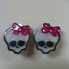 Claire's merchandise | Monster High Wiki | Fandom Line Makeup, Monster High Wiki, Monster Skull, Draculaura Aesthetic, Scene Kids, Funky Jewelry, Skull Earrings, Monster High Dolls, Indie Brands