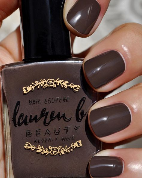 22 Chic Autumn Nail Colors You’ll Want to Buy ASAP Southside Serpents, Man Hands, Diy Pedicure, Nude Polish, Polished Nails, Autumn Nail, Long Lasting Nail Polish, Nude Nail Polish, Chic Autumn