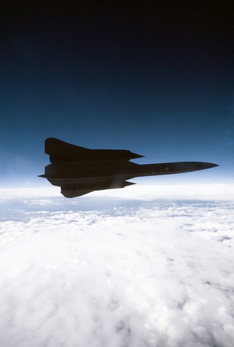 SR71 at altitude Blackbird Wallpaper, Sr71 Blackbird, Lockheed Sr-71 Blackbird, Lockheed Sr 71, Historical Pics, Jet Fighter Pilot, Spy Plane, Aircraft Images, Stealth Aircraft