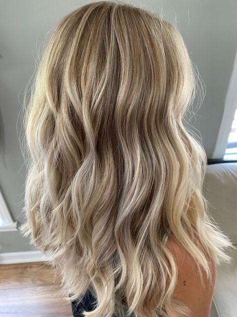 Blonde Hair Inspiration With Lowlights, Light Blonde Partial Highlights, Pretty Blonde Balayage, Balayage Hair Blonde Babylights, Light Brunette Hair With Blonde Balayage, Full Highlights Blonde Before After, Blond Hair Highlights And Lowlights, Simple Blonde Balayage, Natural Blonde Hair Highlights