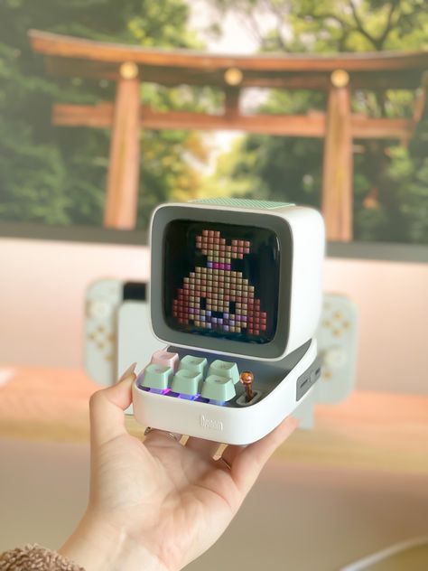 This is a cute and aesthetic speaker Divoom Speaker, Speaker Setup, Music Visualizer, Art Picture Frame, Tech Aesthetic, Music Visualization, Pixel Art Games, Modern Clock, Gamer Room