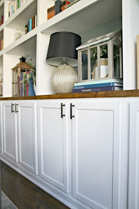 Kitchen cabinets as base to bookcases Diy Built In Cabinets, Unfinished Kitchen Cabinets, Pallet Deck Diy, Pallet Deck, Stock Kitchen Cabinets, Deck Diy, Office Built Ins, Built In Shelves Living Room, Kitchen Base Cabinets