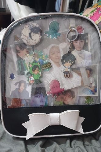 A black and white bag with bowknot detail and a window pocket allowing the owner to safely display badges, keyrings and charms. Concert Bag, Concert Bags, Summer Beach Bag, Ita Bag, Cute Candy, Bag Summer, Girl Backpacks, School Bag, Beach Bag