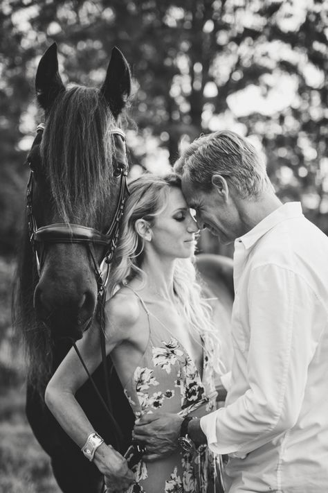 Horse Proposal Engagement, Wedding Photo Ideas With Horses, Couples On Horses Aesthetic, Wedding Photoshoot With Horse, Couple Photo With Horse, Engagement Pics With Horses, Bride Horse Photography, Engagement Shoot With Horses, Couple With Horses Photography