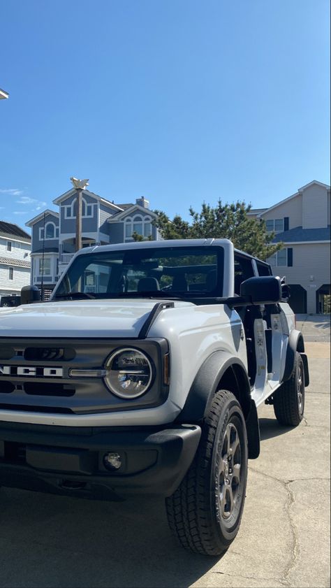 2022 ford bronco, 2021 ford bronco, white ford bronco, coastal car, coastal, outerbanks, outer banks, coastal neighborhood, ford bronco no doors, ford bronco without doors, beach car, coastal aesthetic, white bronco, new car Ford Bronco New, White Bronco Outer Banks, Bronco Jeep, Bronco 2023, 2021 Bronco, Outer Banks Bronco, Bronco Outer Banks, Bronco Wallpaper, White Bronco Aesthetic