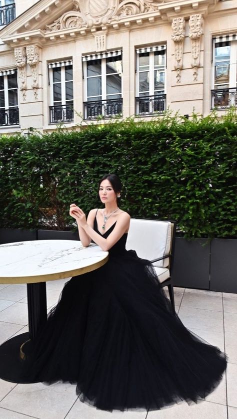 Classy Essentials, Song Hye Kyo Style, Fairy Gown, Hye Kyo, Song Hye Kyo, 13 Reasons, Korean Actresses, Bts Concert, Live Show