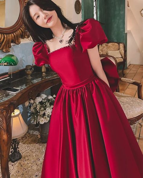 Winter Wine Red Engagement Daily French Princess On The Run Satin Dress ❤️🌟 Color: wine red mid-length, wine red long Sleeve type: puff sleeve Main fabric composition: Polyester Fiber (polyester) Waist Type: Mid waist Size: XS,S,M,L,XL,XXL Applicable Gender: Female Applicable age group: Adult Skirt length: mid-length skirt Sleeve length: three-quarter sleeve Popular elements: solid color #vestigefashion Chinese Engagement Dress, Simple Evening Dress, Beaded Bow, Solid Color Dress, On The Run, Mid Length Skirts, Color Dress, Long Sleeve Bodycon, The Run