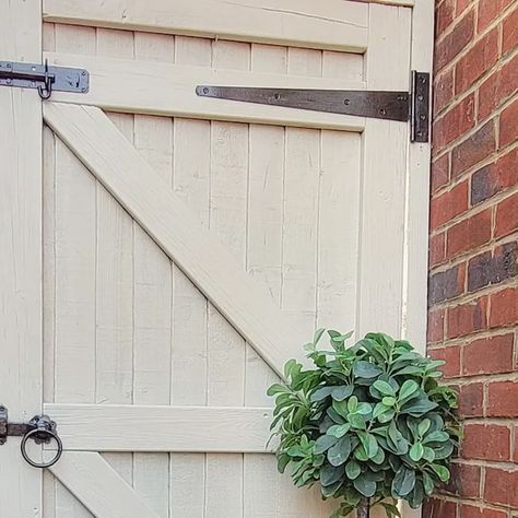 Mandy Naldrett on Instagram: "𝐺𝑎𝑟𝑑𝑒𝑛 𝑝𝑎𝑖𝑛𝑡𝑖𝑛𝑔   Firstly thank you so much for the lovely messages on my last post, they mean so much to me 🌸  I've literally broken my back finishing the garden picket fence and gate over the past 2 weeks 🤣 but im loving how it's looking!   I used cuprinol Garden shades in Natural Stone and painted the metal parts black, I wish I had a before pic of the gross green!   Also...my plants haven't died yet! That's a result for me 😉  Hope youre all doing ok 🤍 . . . . . . #gardenpaint #cuprinolgardenshades #cuprinol #naturalstone #cuprinolnaturalstone #gardeninspiration #garden #gardendesign #gate #fence #cottagestyle #cottagehomes #cottagecore #cottageaesthetic #homeandgarden #spring #springflowers #planting #plants #plantsofinstagram #flowers #h Sage Green Fence Garden, Cuprinol Natural Stone Fence, Cuprinol Natural Stone, Garden Picket Fence, Cuprinol Garden Shades, Fence And Gate, Planting Plants, Gate Fence, Stone Fence