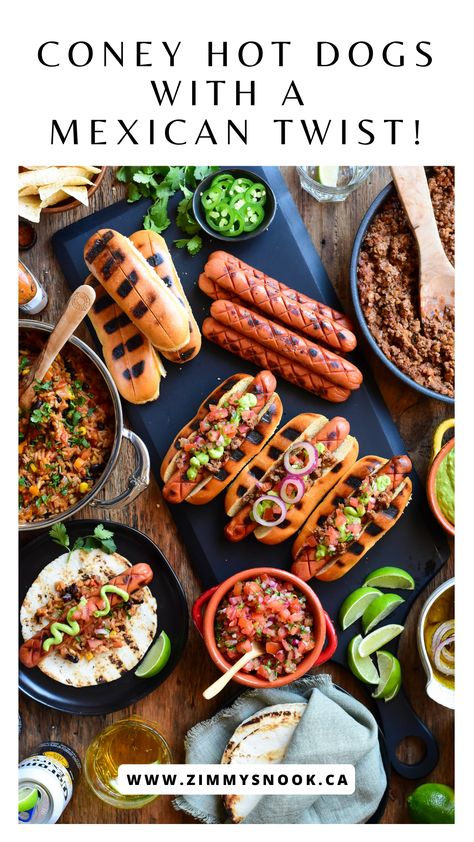 Coney Hot Dogs with a Mexican Twist Super Bowl Hot Dogs, Hot Dog Recipe, Grilling Hot Dogs, Hot Dog Toppings, Veal Recipes, Beef Hot Dogs, Hot Dog Recipes, Bobby Flay, Game Day Snacks