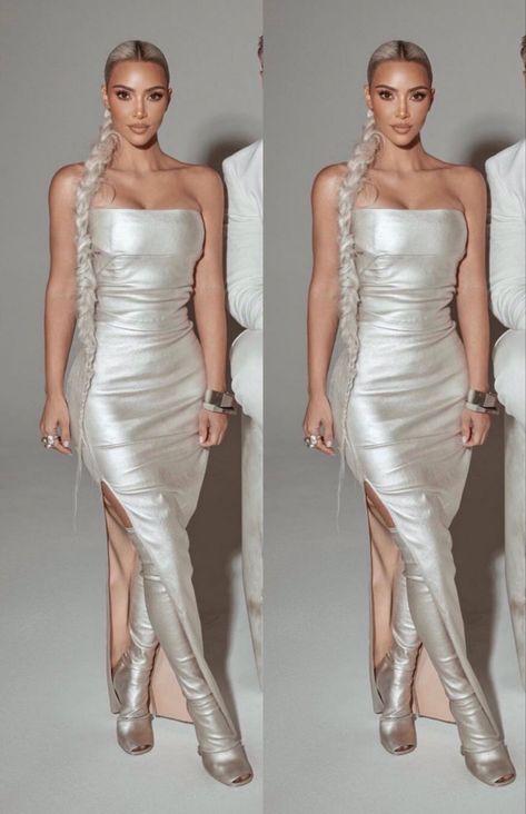 Kim K Birthday Outfit, Kim Kardashian Red Carpet Looks, Kim Kardashian Shoes, Kim K Dresses, Jeff Spicoli, Kim Kardashian Fashion, Funny Optical Illusions, Kim Kardashian Family, Kardashian Beauty