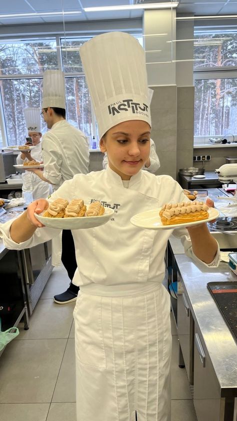 Dream Life Photos, Culinary Arts Schools, Culinary Lessons, Life After High School, Culinary Classes, Pastry School, Female Chef, Cooking Lessons, Culinary School