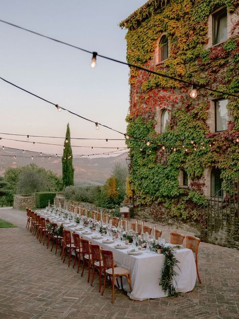 Dinner Outside, Italian Wedding Venues, Destination Wedding Italy, Umbria Italy, Tuscan Wedding, European Wedding, Destination Wedding Locations, Future Wedding Plans, San Pellegrino