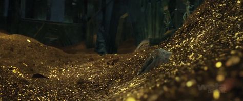 We are left with a brilliant ending that prepares us for Smaug.. the undoubted star of the next of the trilogy.. Hobbit Dragon, Hobbit Smaug, Props Illustration, Hobbit Desolation Of Smaug, Dragon Cave, Gold Rooms, Dragon's Lair, Desolation Of Smaug, Dragon Images