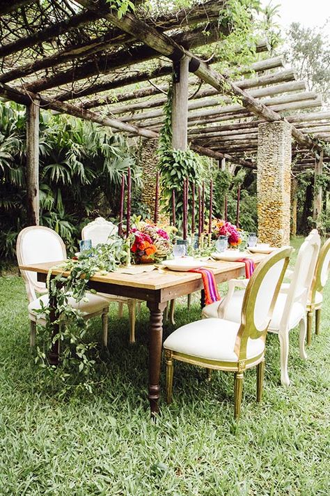 Peruvian inspired wedding ideas | Bohemian summer wedding | 100 Layer Cake Peruvian Party, Wedding Ideas Bohemian, Peruvian Inspired Wedding, Peruvian Wedding, Peruvian Decor, Peru Wedding, Fall Wedding Tablescapes, Metal Pergola, Reception Inspiration