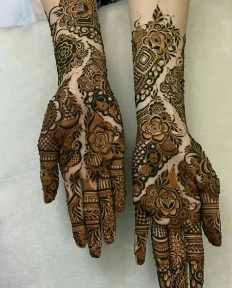 Dubai Style Mehndi Design Back, Stylish Mehndi Designs For Front Hand, Latest Bridal Mehndi Designs Weddings, Mehendi Pics, Dubai Henna, Back Side Mehndi Design, Side Mehndi Design, Back Side Mehndi, Full Hand Mehndi Design