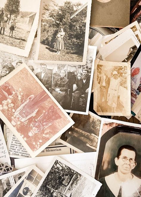 WHEN FACED WITH BOXES AND BOXES OF OLD FAMILY PHOTO'S, THE TEMPTATION TO DISCARD THEM CAN BE OVERWHELMING. INSTEAD OF THROWING THEM AWAY OR STORING IN THE BACK OF A CLOSET, I CAME UP WITH A PERFECT SOLUTION THAT ALLOWS THESE VINTAGE PHOTO'S TO SHINE.    After cleaning out my mom's house, I came home with a few boxes of old, old photo's that I had no clue what to do with. But I knew we should keep them, but where???   It all began with a couple of panoramic photos of my dad, made durin… Vintage Family Photos, Mountain Mural, Display Family Photos, Panoramic Photo, Old Family Photos, Photo Wall Gallery, Old Frames, Photo Organization, Collage Frames