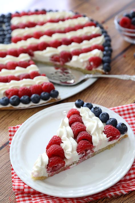 Fouth Of July Desserts, American Flag Fruit Pizza, Flag Fruit Pizza, 4th July Food, Fruit Pizza Recipe, Blue American Flag, Patriotic Food, Patriotic Desserts, Cheesecake Mousse