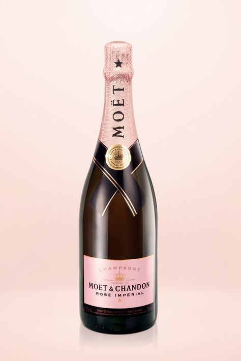 Moet Champagne, Chandon Rose, Moet Chandon Champagne, Champagne France, Best Cocktail Recipes, Champagne Pink, Best Mothers Day Gifts, Vintage Champagne, Delicious Drinks