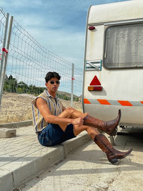 Barn Dance Outfit, Country Outfits Men, Boots Outfit Men, Gay Fashion, Aesthetic Fits, Coachella Outfit, Outfit Grid, Mens Fashion Week, Mens Cowboy Boots