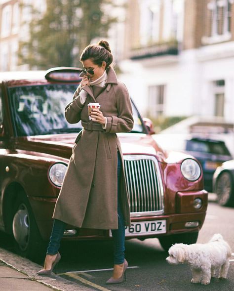 Rosie Londoner, London Street Style, Drinking Coffee, Cold Weather Outfits, Winter Style, British Style, London Fashion, Fashion Photo, Autumn Winter Fashion