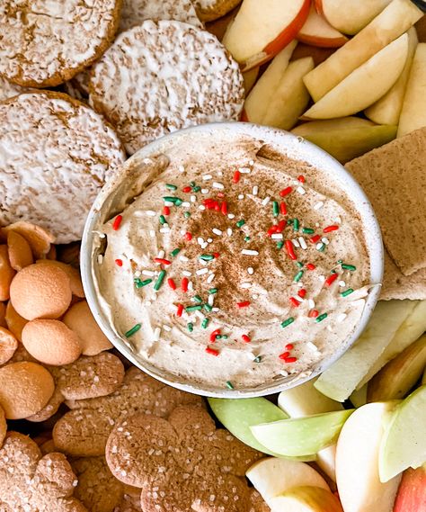 Lightened Up Gingerbread Cheesecake Dip Gingerbread Dip Recipe, Ww Sweets, Pound Dropper, Holiday Flavors, Gingerbread Cheesecake, Bake Christmas, Recipe Builder, Cheesecake Dip, Ww Desserts