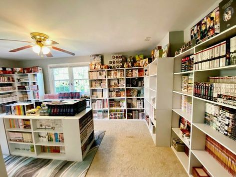 Manga Room Ideas, Manga Collection Room, Manga Shelf Ideas, Manga Room Decor, Manga Organization, Manga Display, Comic Book Rooms, Manga Shelves, Manga Room