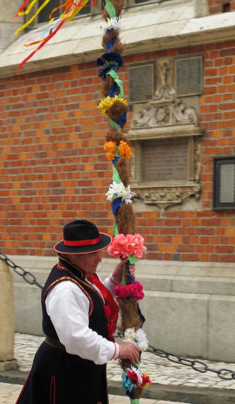 Easter In Poland, Polish Easter, Traditional Costume, Easter Celebration, Old Town, The Old, Poland, Old Things, Easter