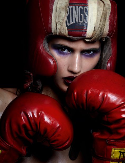 Boxing Glove Photography, Boxing Editorial Fashion, Boxing Photoshoot Women, Female Boxing Outfit, Boxing Editorial, Boxing Gloves Photography, Boxing Photoshoot, Boxing Fashion, Woman Boxing