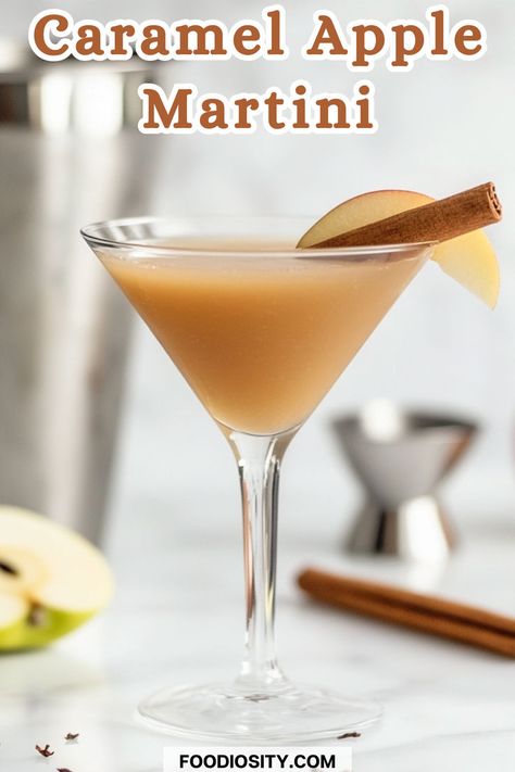 Apple Drinks Alcohol, Apple Cider Caramel Vodka, Fall Martinis Recipes, Winter Vodka Cocktails, Caramel Cocktail, Martini Flavors, Apple Martini Recipe, Apple Cider Caramel, Caramel Apples Halloween