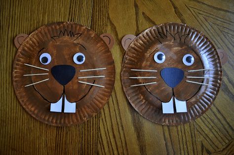 Groundhog Day paper plate craft Elephant Puppet, Preschool Groundhog, Paper Plate Art, Groundhog Day Activities, Puppet Tutorial, Ground Hog, Paper Plate Crafts For Kids, February Crafts, Z Craft