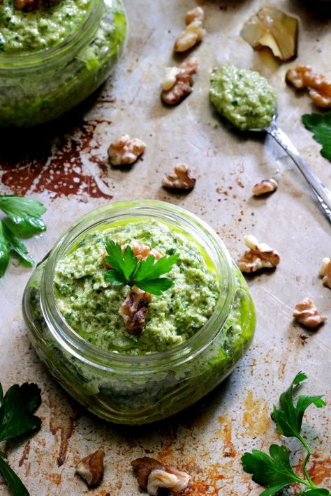 Artichoke Pesto Recipe, Recipe For Pesto, Artichoke Pesto, Traditional Italian Food, Pesto Pasta Salad, Walnut Recipes, Italian Recipes Easy, Artichoke Recipes, Quick Appetizers