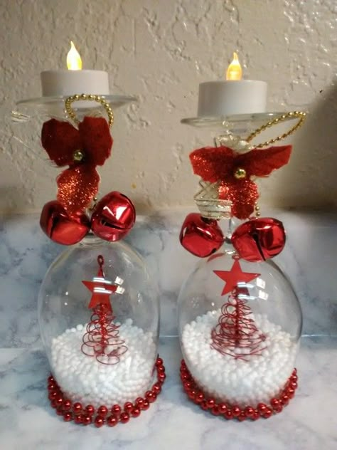 Wine Glass Christmas Crafts, Wine Glass Christmas Decorations, Christmas Wine Glass Candle Holder, Wine Glass Christmas, Christmas Table Decorations Diy, Wine Glass Candle Holder, Christmas Wine Glasses, Wine Glass Candle, Magic Home