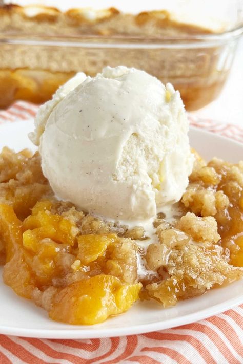 Fresh Peach Crisp, Easy Peach Crisp, Fresh Peach Recipes, Peach Crisp Recipe, Cobbler Recipes Easy, Crisp Topping, Easy Summer Dessert, No Bake Banana Pudding, Peach Dessert Recipes