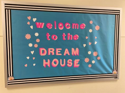 Barbie Door Decoration, Barbie Classroom Theme, Pink Classroom Theme, Barbie Classroom, Classroom Vibes, Dorm Themes, Ra Boards, Lab Week, Resident Assistant