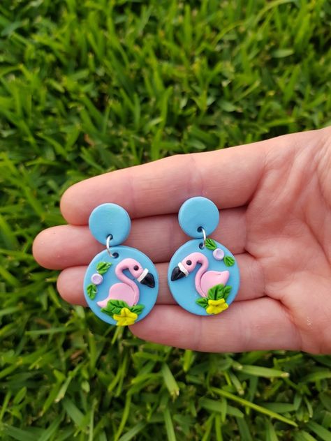 Flamingo Polymer Clay Earrings, Earrings Animals, Jewellery Pictures, Clay Pins, Clay Accessories, Polymer Clay Flower Jewelry, Flamingo Earrings, Clay Things, Money Makers