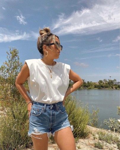 Levis Shorts Outfit, Levi Shorts Outfit, Long Denim Shorts Outfit, Denim Shorts Outfit Ideas, 501 Outfit, Summer Jean Shorts Outfit, Look Short Jeans, Shorts Outfit Ideas, Long Denim Shorts