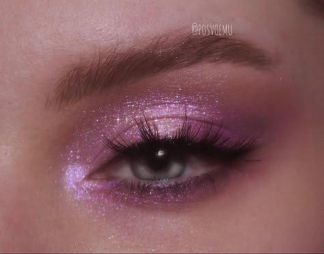 Purple Glitter Makeup, Euphoria Party, Glitter Makeup Looks, Rhinestone Makeup, Euphoria Makeup, Swag Makeup, Glitter Eye Makeup, Eye Makeup Pictures, Beautiful Eye Makeup