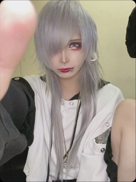 Oc Hair, Kei Visual, Rock Star, Visual Kei, Hair Inspo, Piercings, Eyeliner, Hair Cuts, Make Up