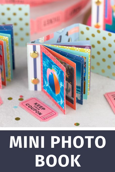 Diy Instax Album Ideas, Handmade Photo Book Ideas, Small Book Ideas, Diy Mini Photo Book, Small Photo Album Ideas, Mini Photo Albums Diy Memory Books, Gift Card Album Mini Books, Mini Photo Albums Diy, Diy Photo Book Handmade