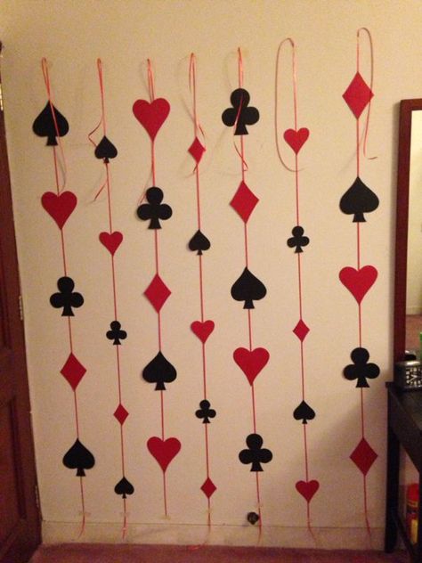 Playing Card Theme Party, Las Vegas Hallway Decorations, Card Party Decoration Ideas, Mad Hatter Backdrop, Casino Decorations Diy, Playing Card Decorations, Casino Theme Decorations, Playing Cards Decor, Diy Casino Decorations