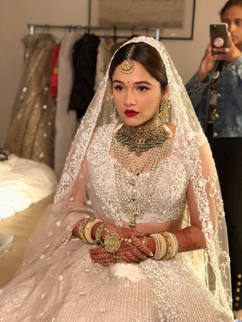 White Bridal Lehenga, Pre Bridal, Bangle Stack, Gold Lehenga, White Lehenga, Bridal Bun, Sabyasachi Lehenga, Teen Actresses, Indian Brides