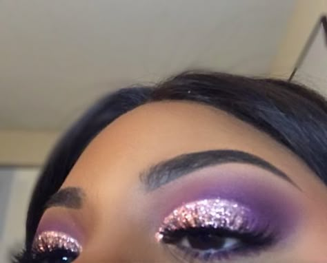 Purple Cut Crease Eyeshadow, Makeup Ideas Purple, Eyeshadow With Glitter, Purple Cut Crease, Silver Glitter Eye Makeup, Crease Eyeshadow, Nagel Art, Maquillage Yeux Cut Crease, Prom Makeup Tutorial