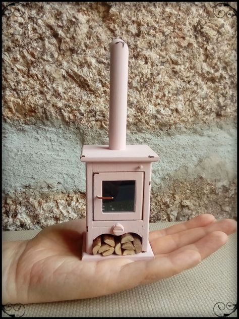 Miniature Wood Stove Diy, 1/6 Dollhouse, Dollhouse 1:12, Dolls House Furniture Diy, Miniature Oven, Diy Dollhouse Miniatures, Miniature Stove, Cabin Dollhouse, Mini Fireplace